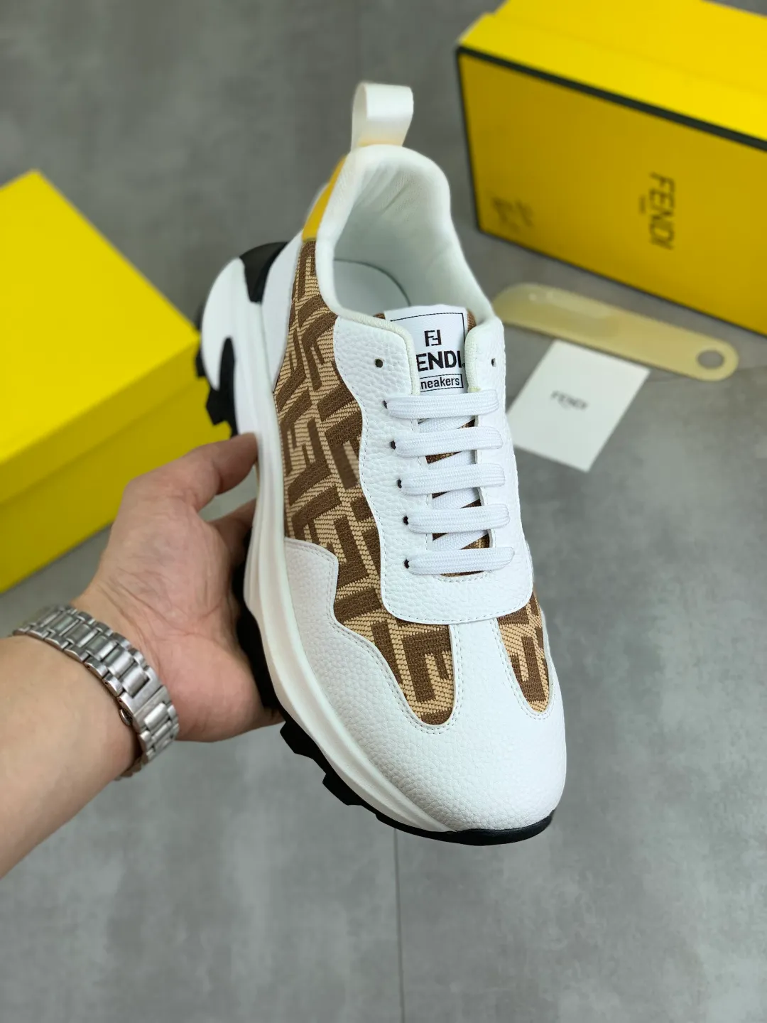 ​Men's shoes 💰P440 💰【New】Little monster 🆘 New FENDI 🕶️🕶️Simple routing effect, showing an elegant and cool driving shoe 🎬Using imported calfskin + first-layer pigskin lining🐂Excellent material🎬Detailed workmanship 🤗Comfortable foot feel➰➰. ​Pair it with any outfit to show your taste and temperament, low-key luxury ♻️Design ​simple and elegant ​noble and fashionable 🍃​Very loved and favored by trendy men 💓❤️Size: 38-44 (45 customized) 3️⃣ colors available